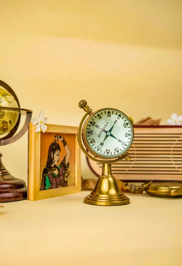 Antiqula_Epoch_3.3_Rotating_Vintage_Brass_Globe_Desk_Clock